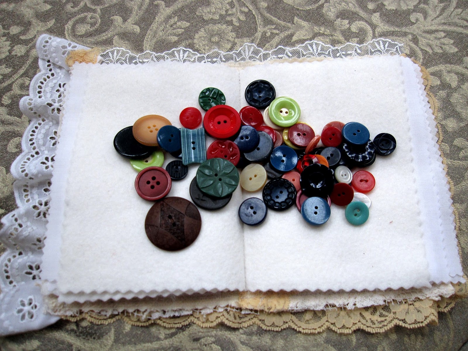 Createology Lace Button Book...