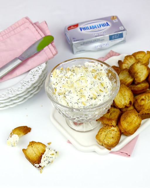 Easy "Everything Bagel" Cream Cheese Dip with Bagel Chips The Lindsay Ann