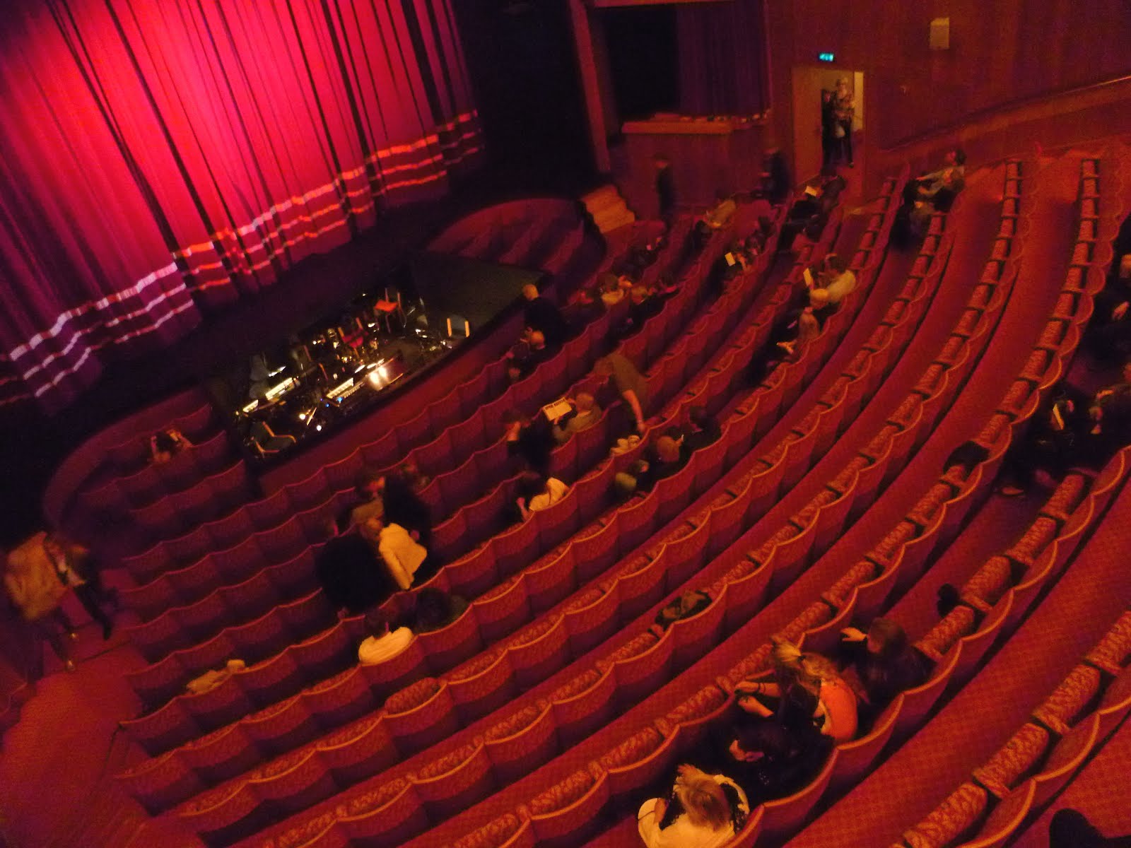 Iceland Eyes: an Original Icelandic Photojournal Since 2004: Theater