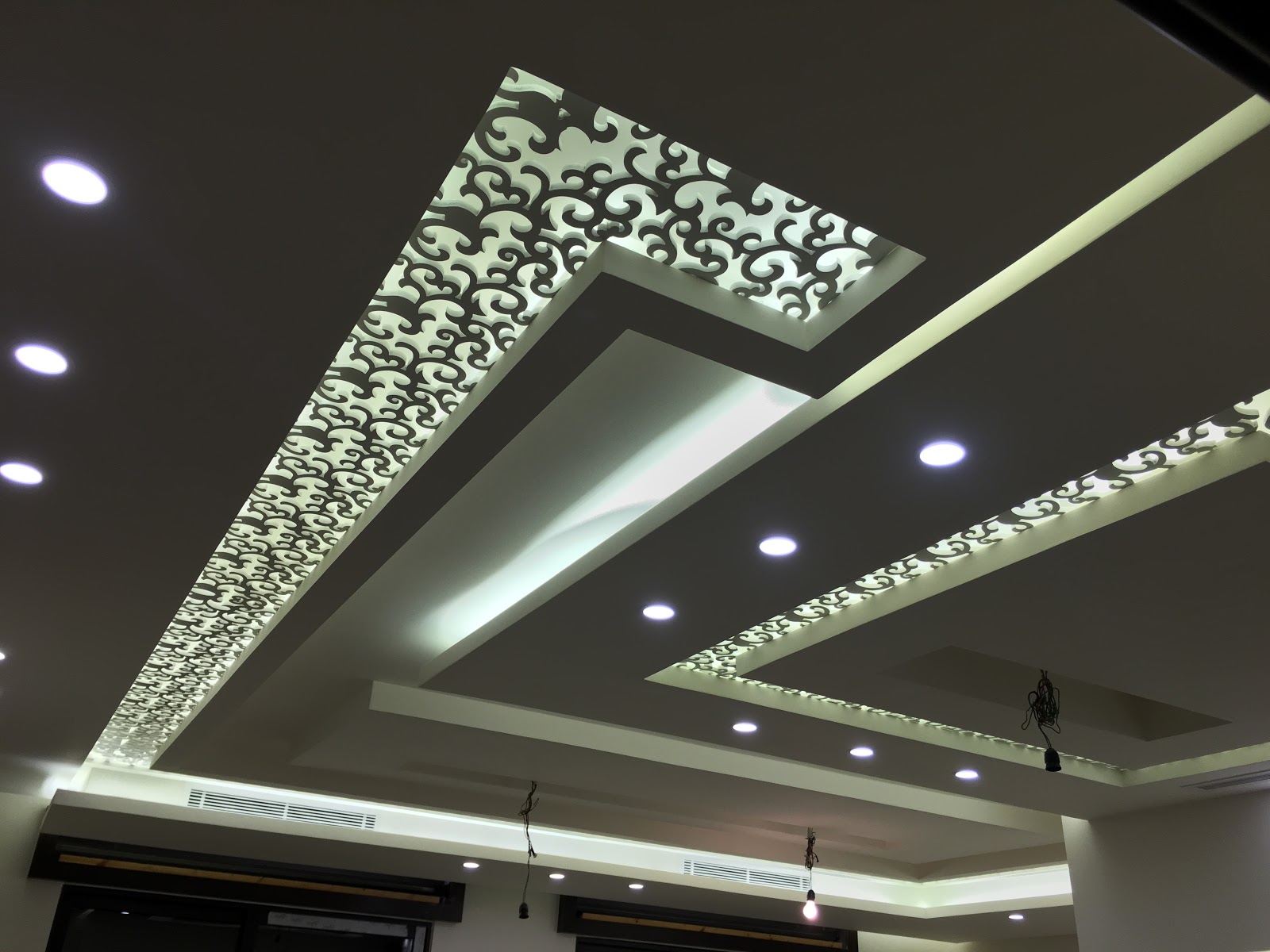 ديكورات جبس بورد فلل 2018 مع تصميم خشب سي ان سي رائع شركة ارابيسك