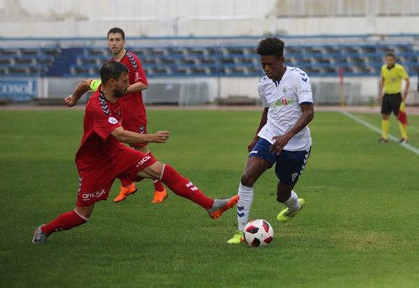 El Marbella FC remonta el vuelo con un gran triunfo ante el Talavera (2-0)