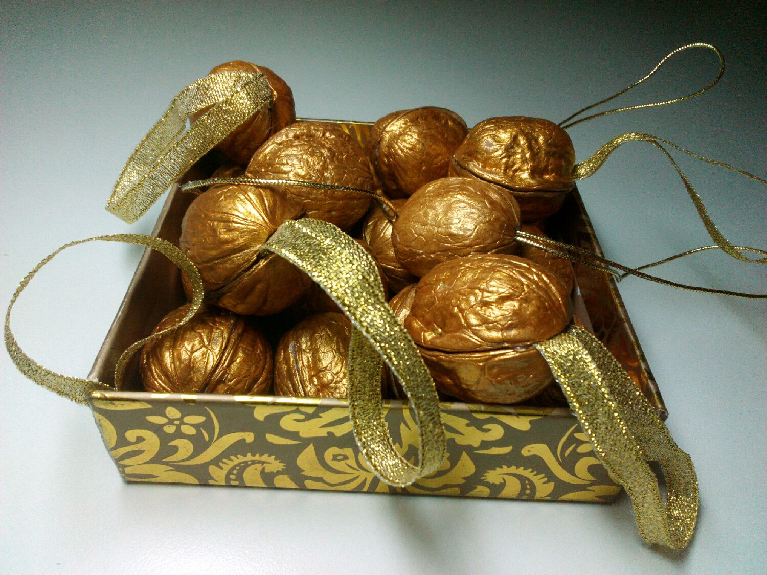 новогодние орешки с предсказаниями. букет из орехов и сухофруктов для мужчины. Oasis миндаль allmondi. набор орехов. упаковка для орехов.