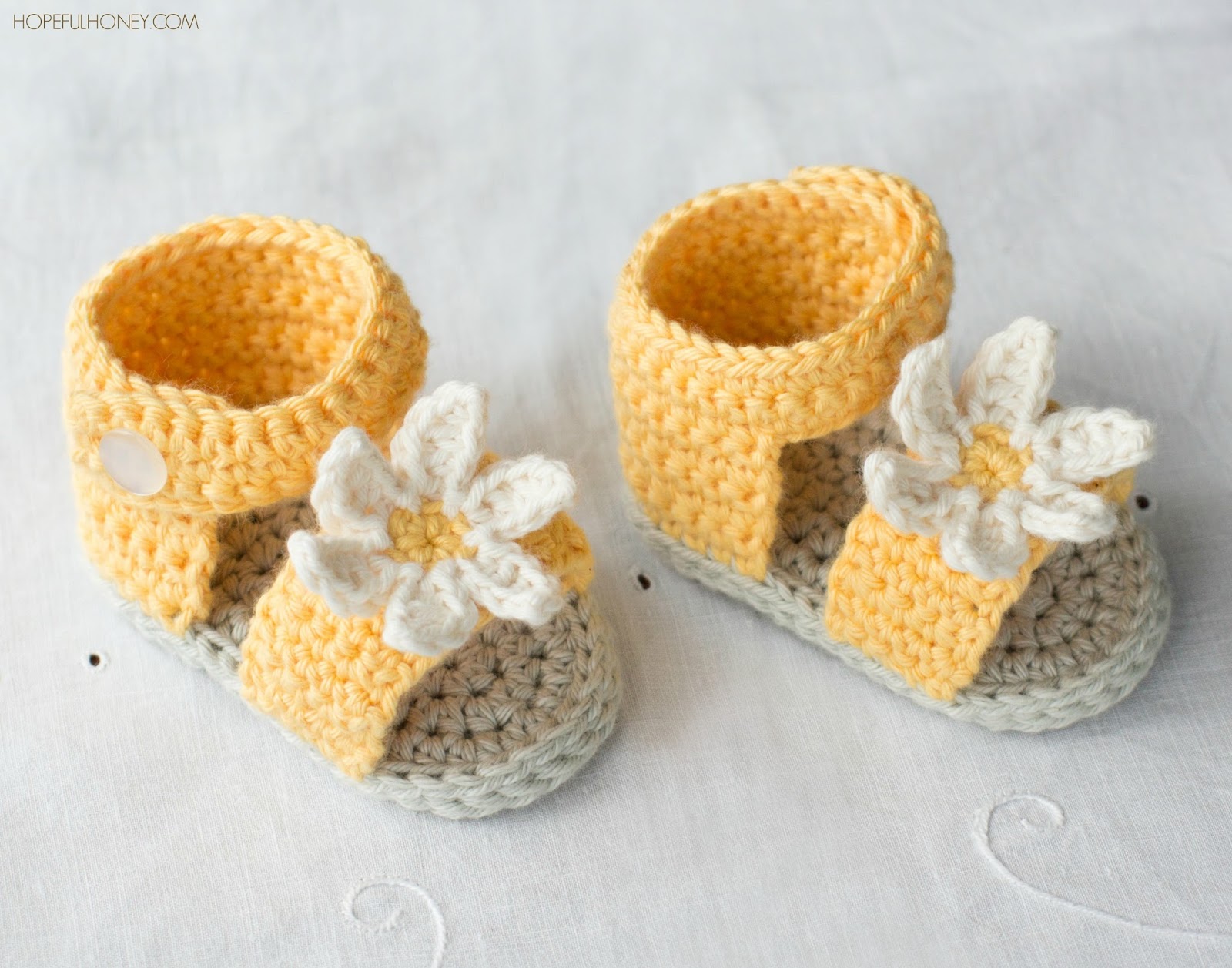 Daisy Delight Baby Sandals - Crochet Pattern + Giveaway ...