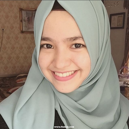 Wanita Bisa Menjadi Hina, Bisa Pula Jadi Mulia Karena Pakaiannya Wanita Bisa Menjadi Hina, Bisa Pula Jadi Mulia Karena Pakaiannya