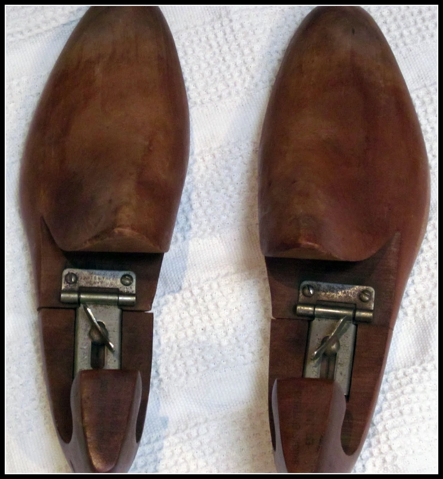 How to Make Antique Shoe Stretcher Hooks | Homeroad