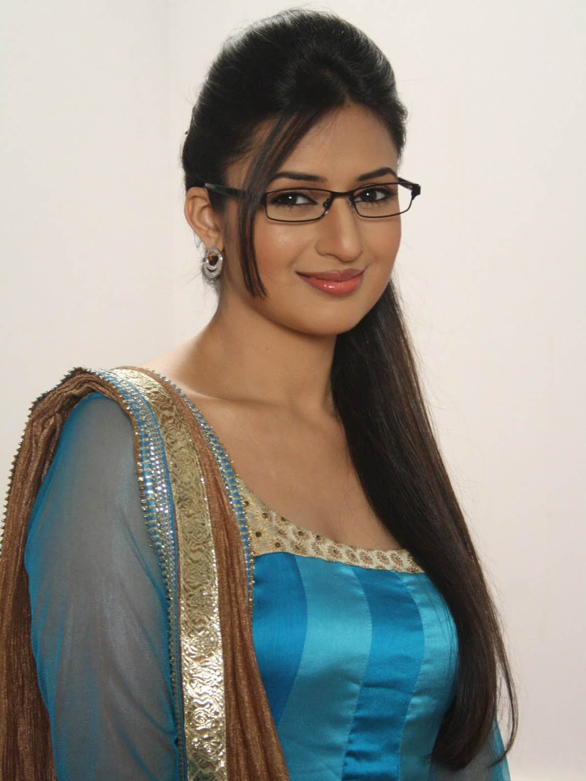 1200px x 1600px - Divyanka Tripathi Latest hd unseen Stills,Hindi Serials Actresses hot  photos - South Indian Actress Photos