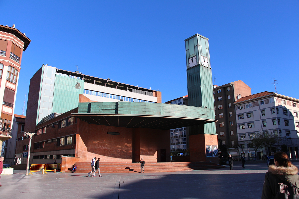 Barakaldo Digital El Ayuntamiento consigue tras un año contratar vigilancia privada con un