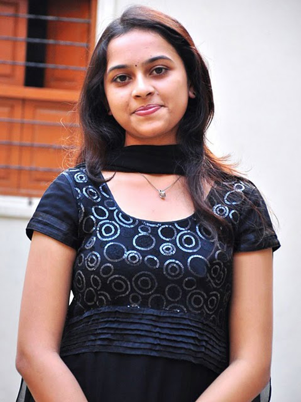 Cute Desi Girl Looking Hot In Salwar Kameez MaalaMaal