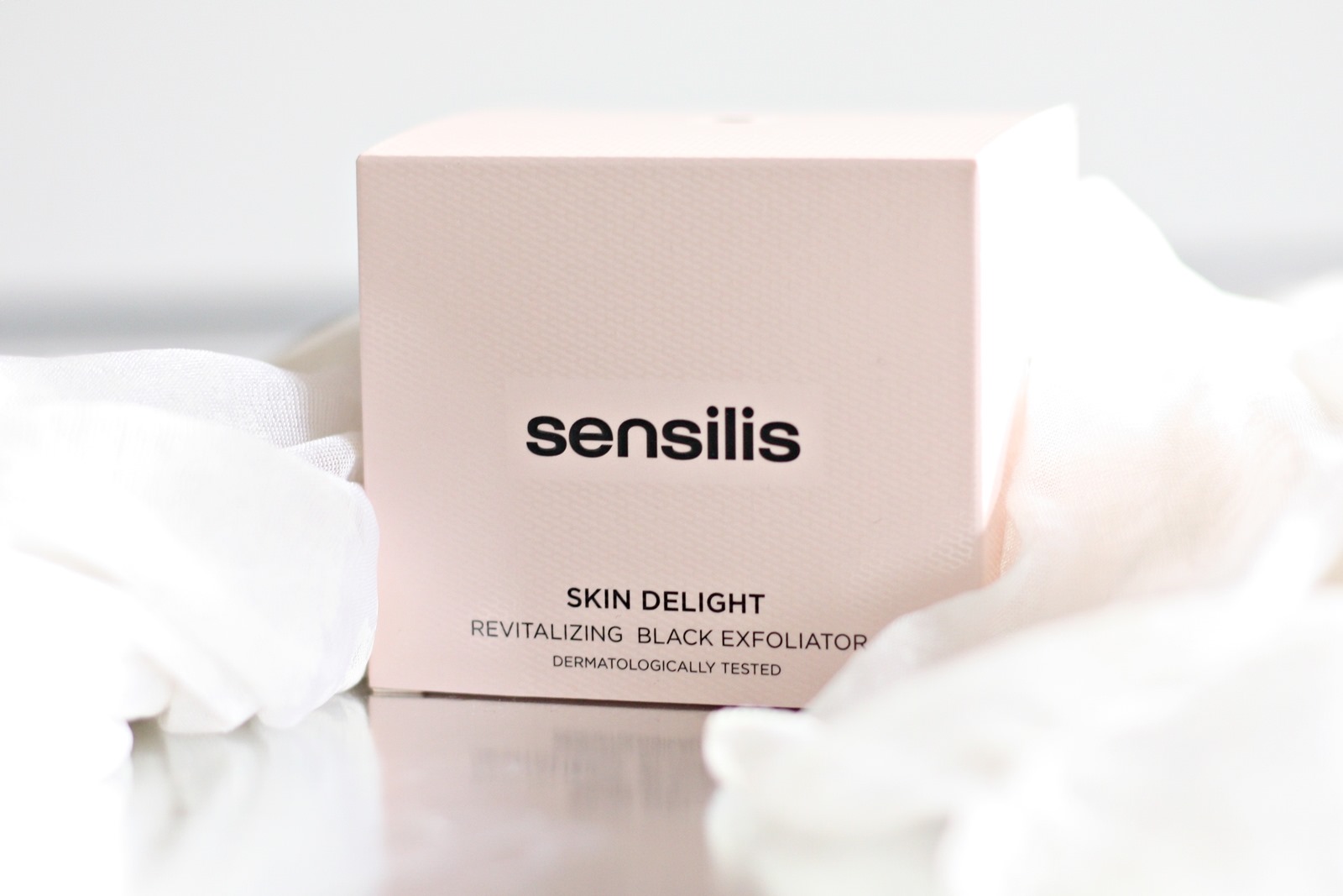 Sensilis Skin Delight - czarny peeling