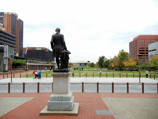 Statue of Washington overlooking the Independence Mall in Philadelphia