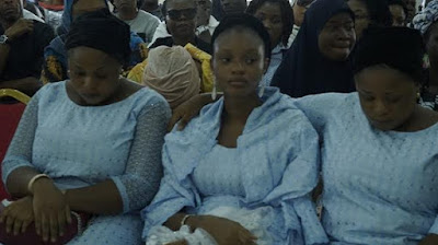 16 Exclusive Photos: tears, Tears and more tears as Moji Olaiya is finally laid to rest in Lagos today