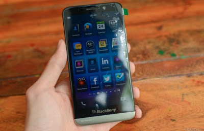 Filtrado: Vídeos Tutoriales del BlackBerry Z30 Propios paquetes del BlackBerry OS 10.2 están demostrando revelar más que sólo el nombre Z30. En primer lugar ejecutar vídeos tutoriales de una reciente fuga OS 10.2 se han extraído. Como era de esperar, los videos tutoriales de una muestra para dar a los principiantes una comprensión de cómo utilizar los gestos deslizar el dispositivo. Échales un vistazo a continuación: