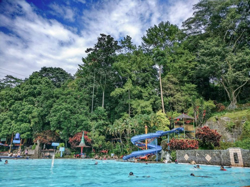 Taman Wisata & Kolam Renang Tirto Argo Siwarak Ungaran | Dhie-bash Rentcar
