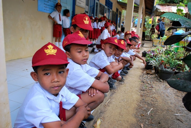 6 Tips Atasi Anak `Ngambek` Saat-saat Pertama Masuk Sekolah 6 Tips Atasi Anak `Ngambek` Saat-saat Pertama Masuk Sekolah