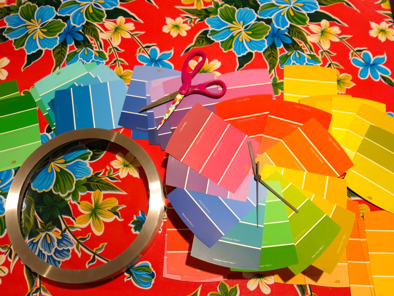 Cassie Stephens: DIY: A Color Wheel Clock!