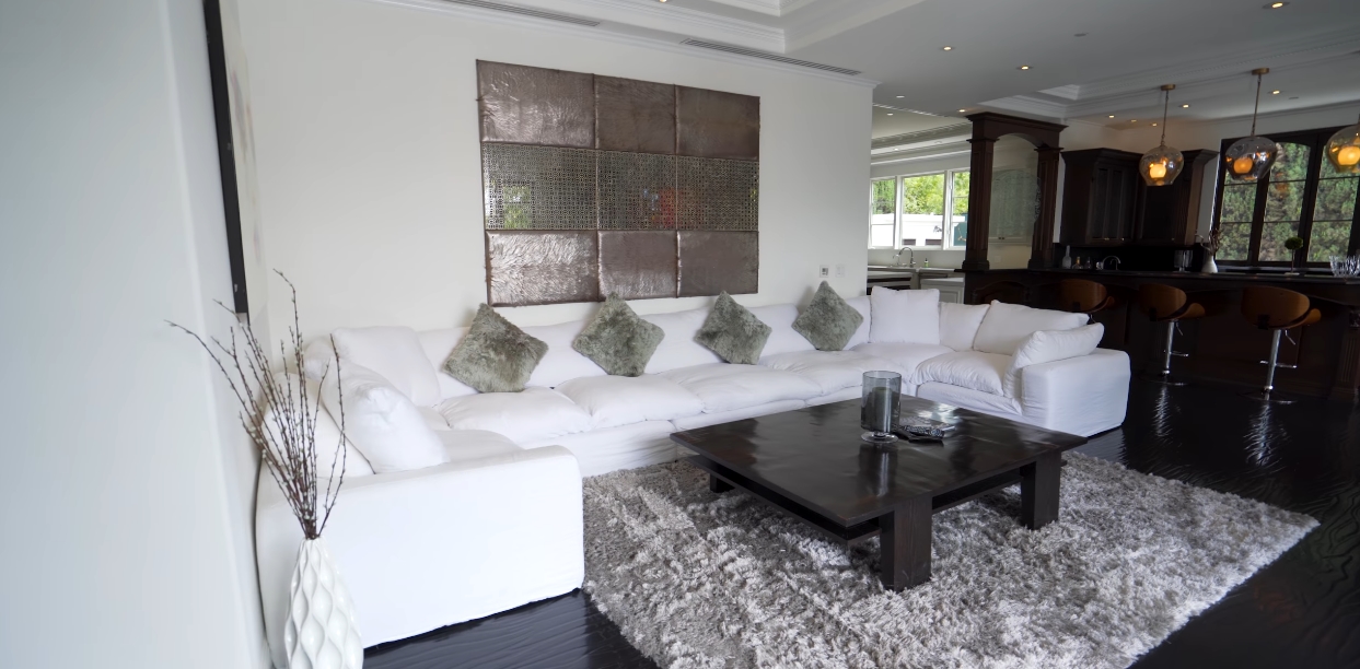 27 Interior Design Photos vs. Tour 1124 Marilyn Dr, Beverly Hills, CA