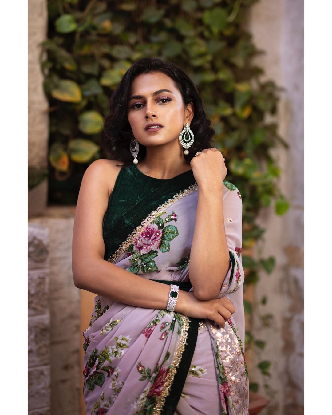 Actress Shraddha Srinath Beautiful Saree Pics Actress Shraddha Srinath Beautiful Saree Pics