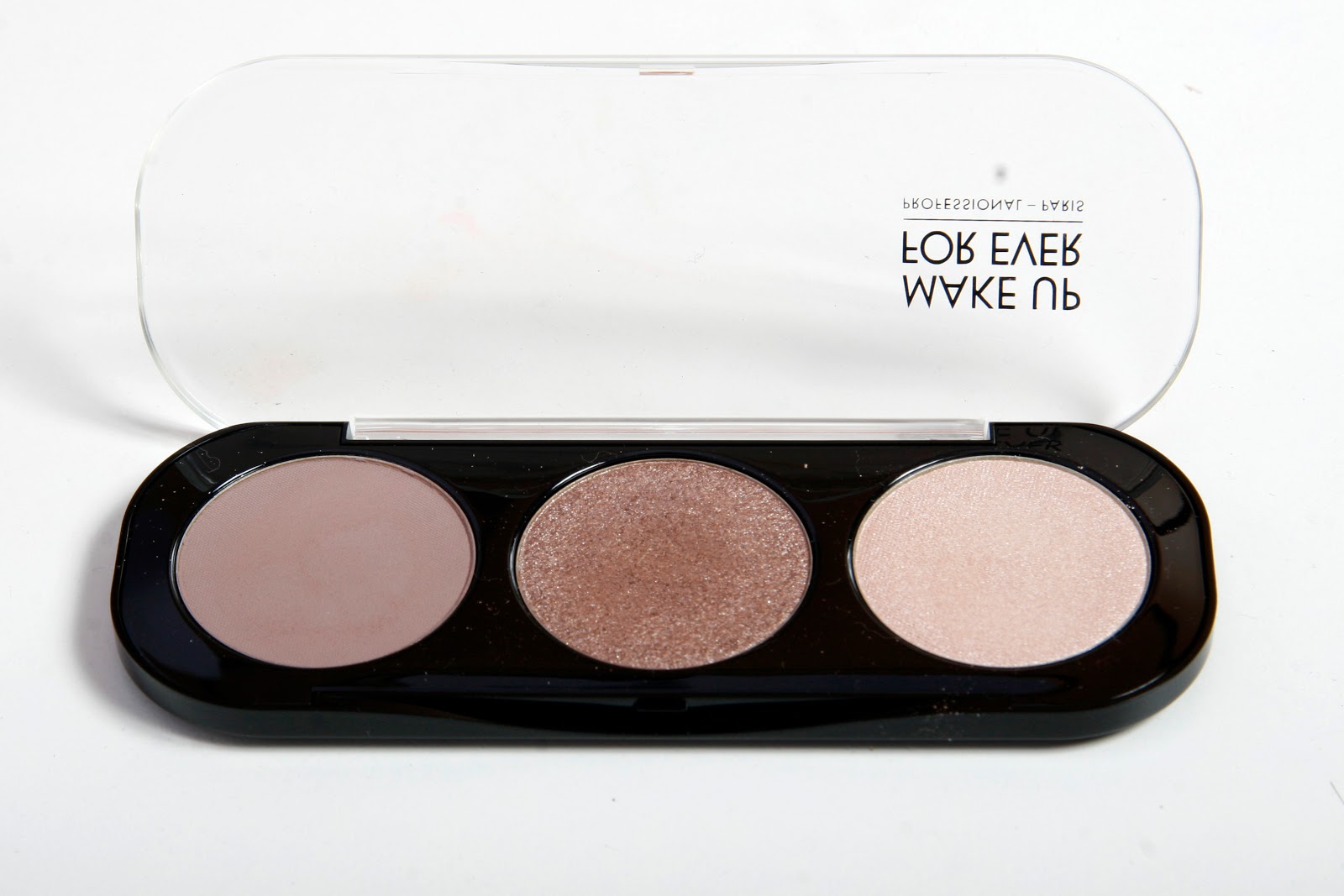 макияж со стрелками. Make up forever magnetic palette. макияж глаз нанесение теней. тень make up. палетка теней make up atelier t26.