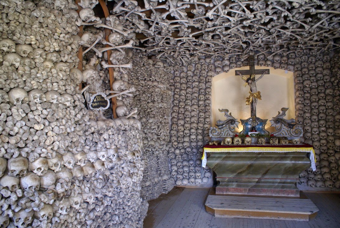 Чехия собор из костей