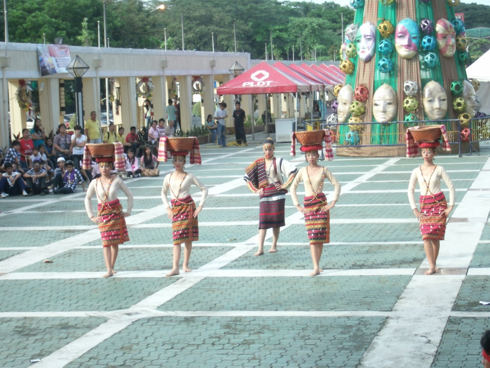 Wandering Blogger THE BEAUTY AND GRACE OF PHILIPPINE FOLK DANCE