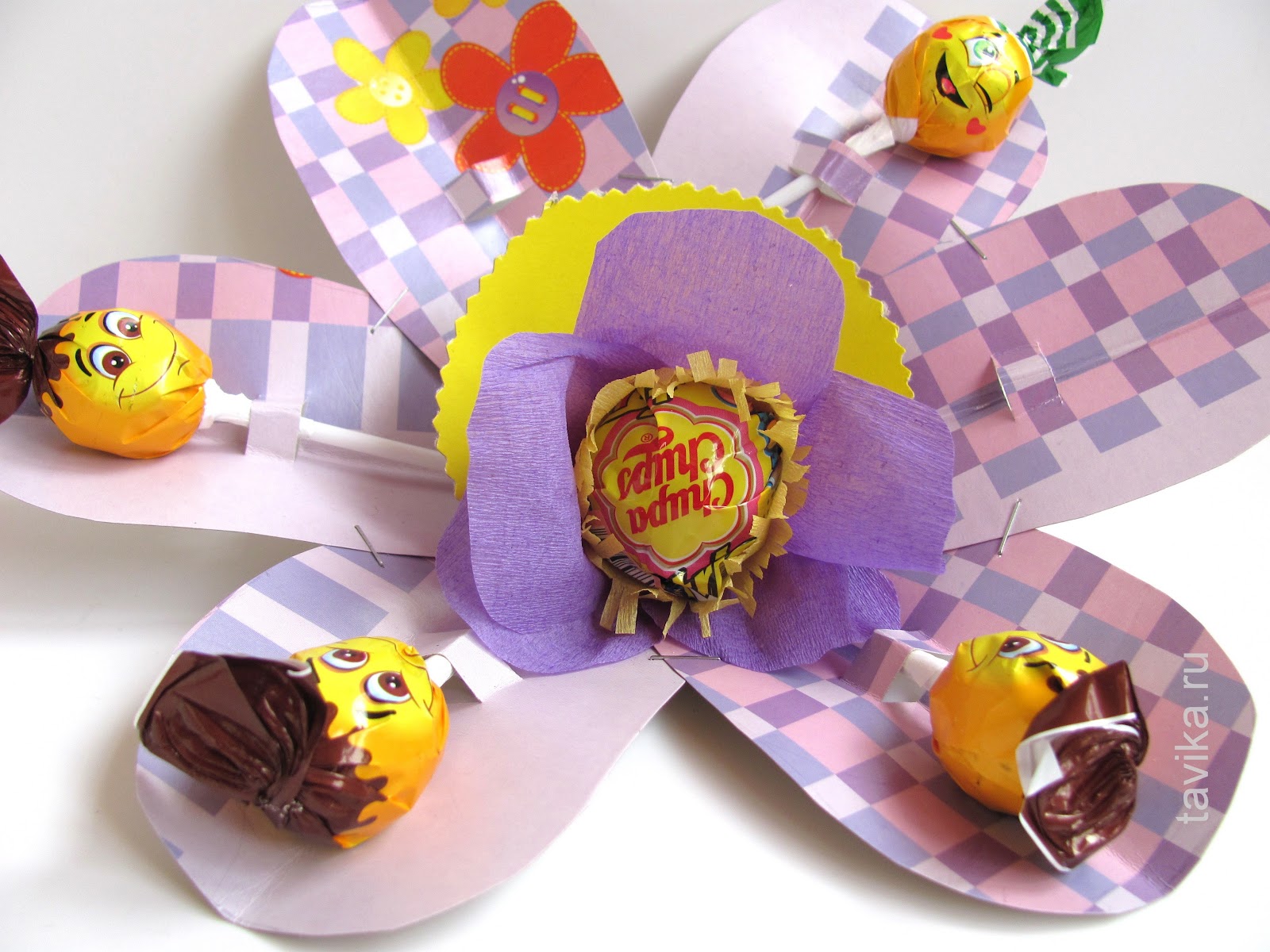 карамель лолипопс на палочке. чупа чупс из бумаги. поделка цветок с чупа чупсом. чупа чупс из бумаги. пиньята конфета.