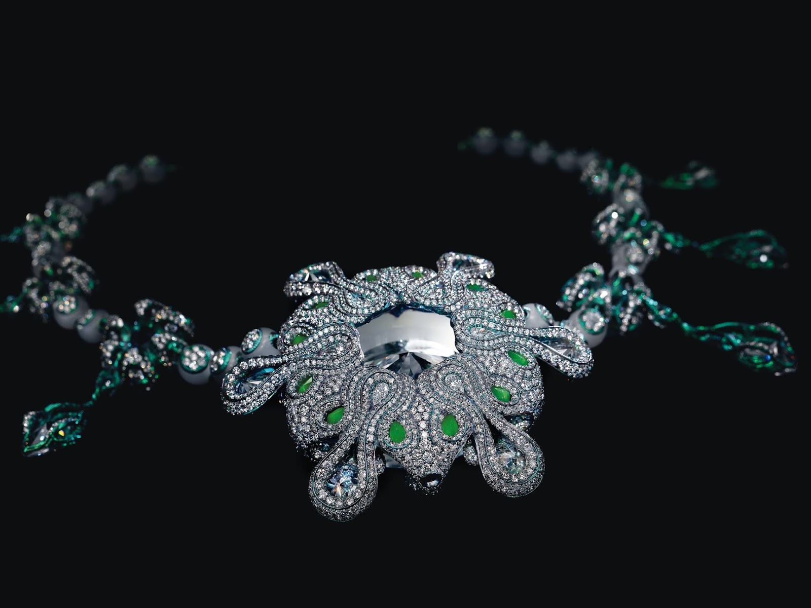 роскошные украшения. уникальные украшения. дорогое колье. дорогие украшения. бриллиантовые украшения.