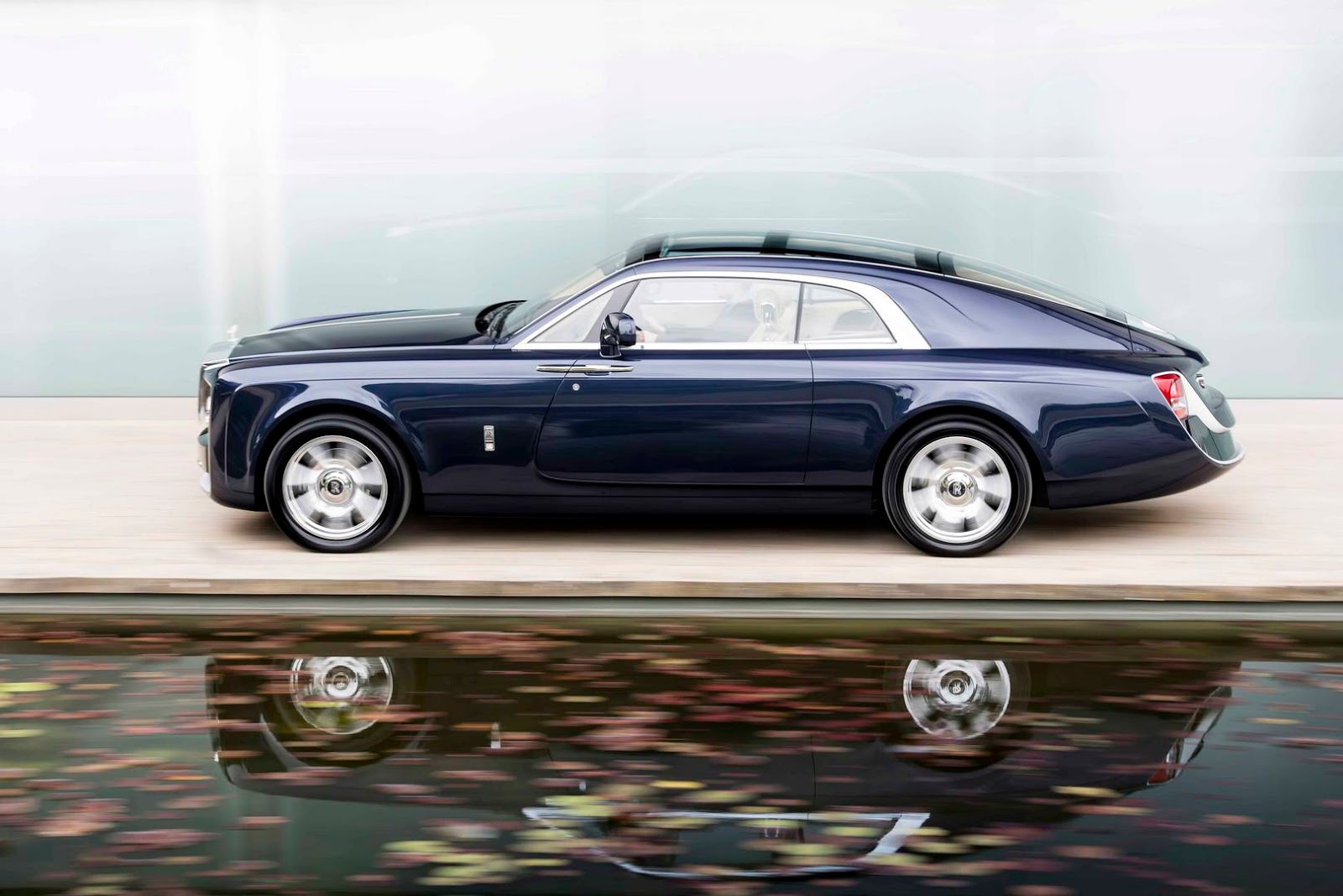 [Imagen: Rolls-Royce-Sweptail-2.jpg]
