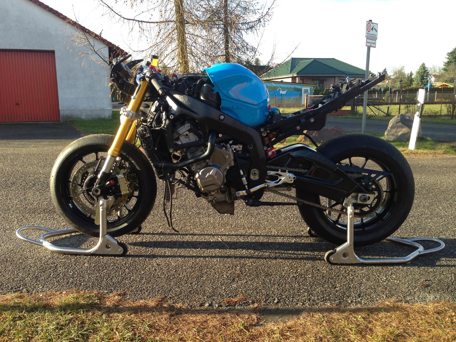 MOTOBIKE-COTTBUS: Buenos días! BMW S1000RR Racebike für Spanien.