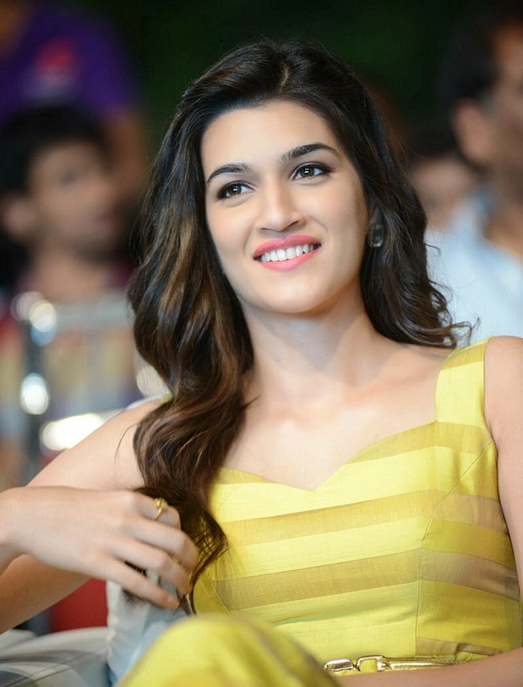 High Quality Bollywood Celebrity Pictures Kriti Sanon Looks Super Sexy At Telugu Film ‘dochey
