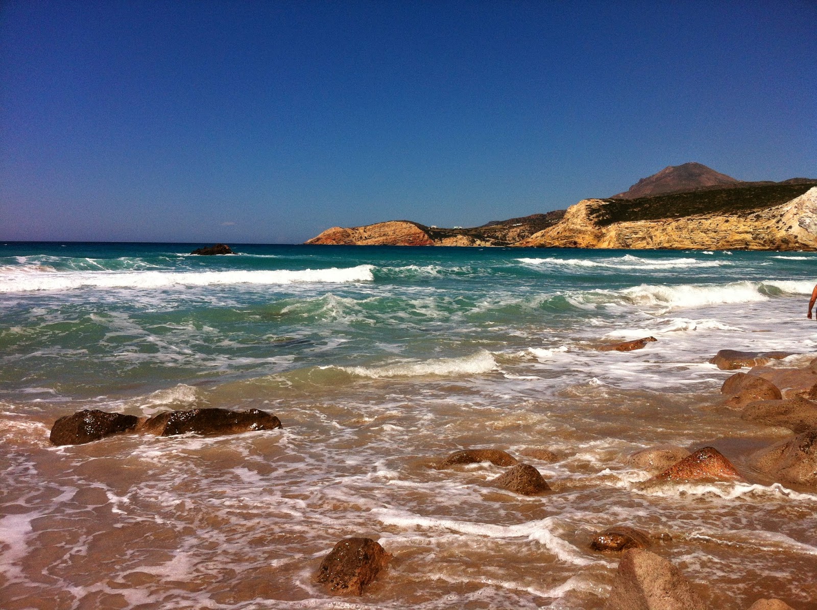 the-most-beautiful-beaches-in-greece-milos-a-little-further-north