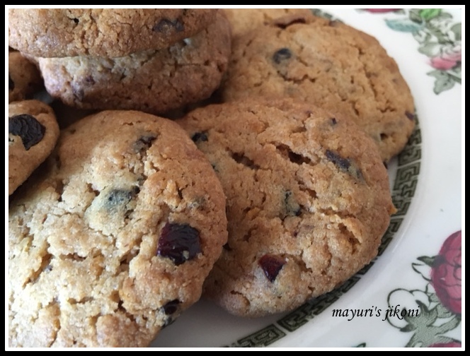 Mayuri's Jikoni: 221. cornflakes cranberry cookies