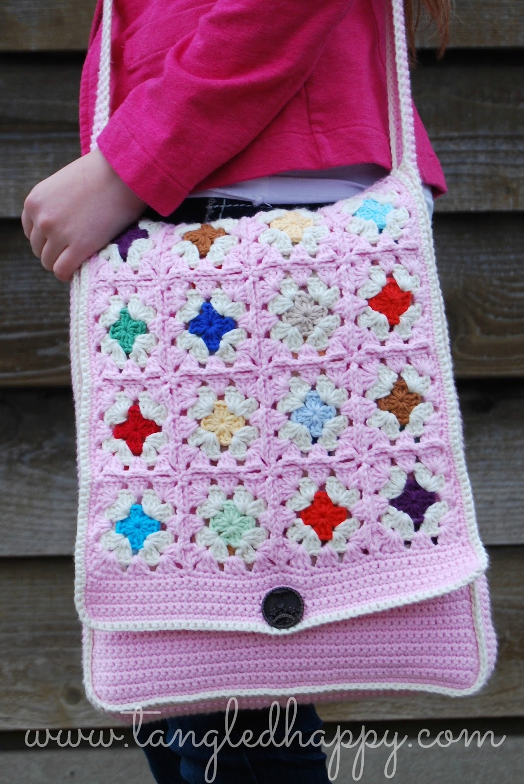 Granny&#39;s Messenger Bag {Free Crochet Pattern} | tangled happy | Bloglovin’