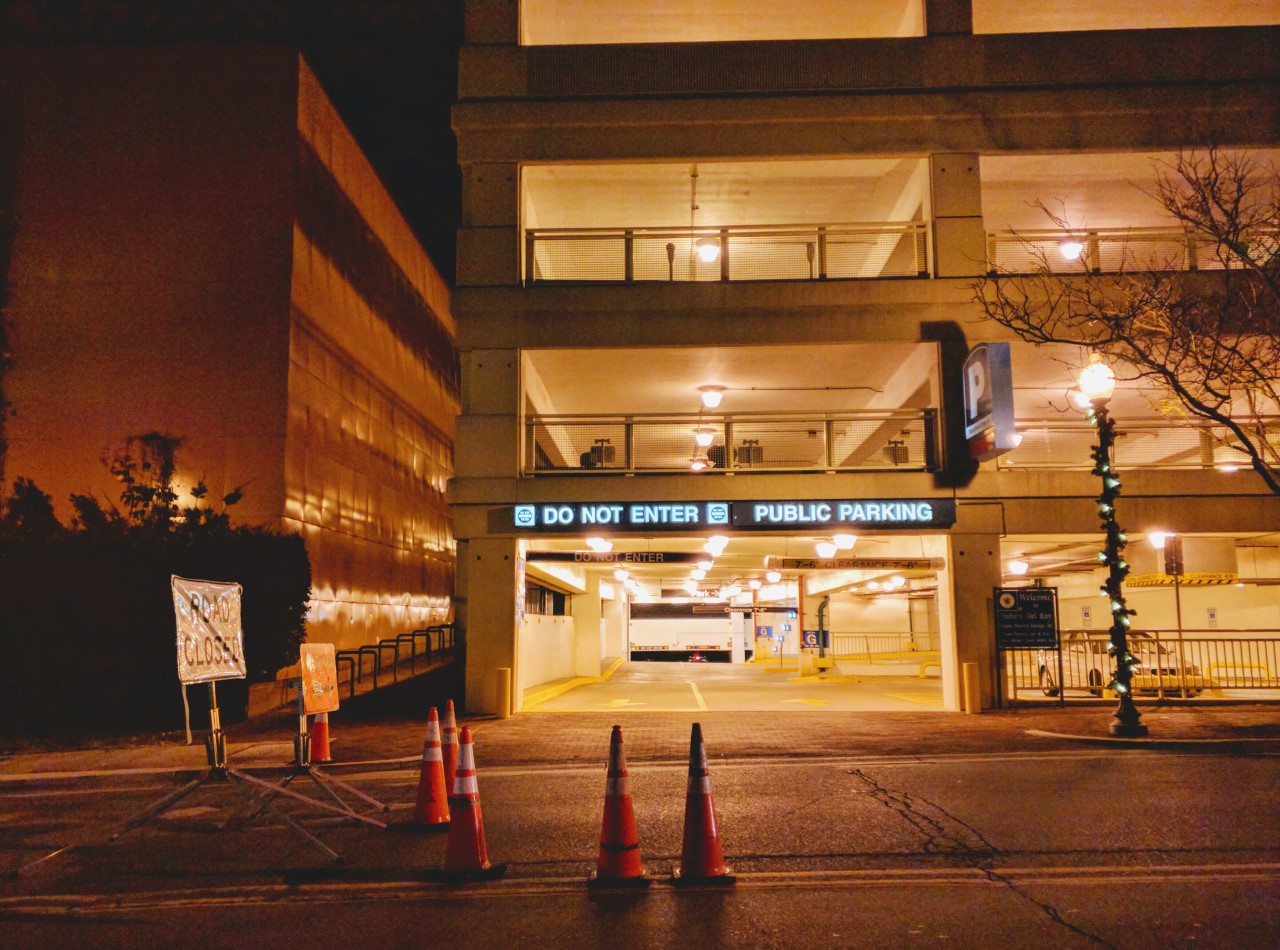 Robert Dyer Bethesda Row You're a mean one, Mr. Garage Wreaths