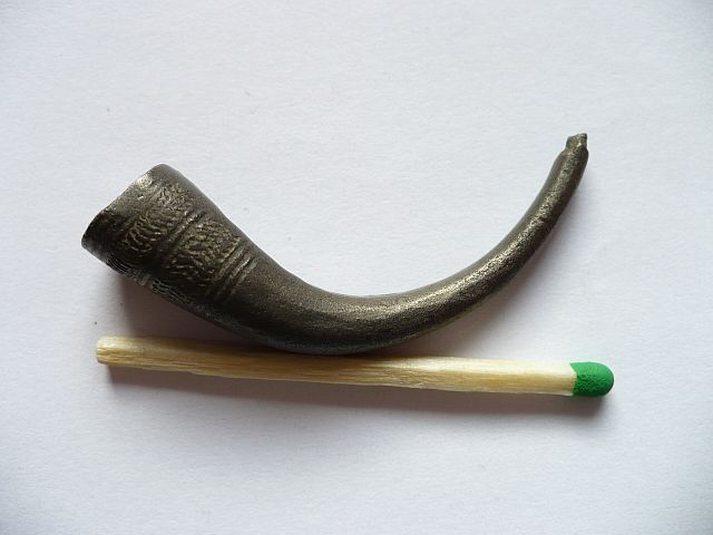 Bransoleta z tzw. trąbkowym zakończeniem - zabytek znaleziony za pomocą wykrywacza metali, zdjęcie z forum poszukiwanie skarbów