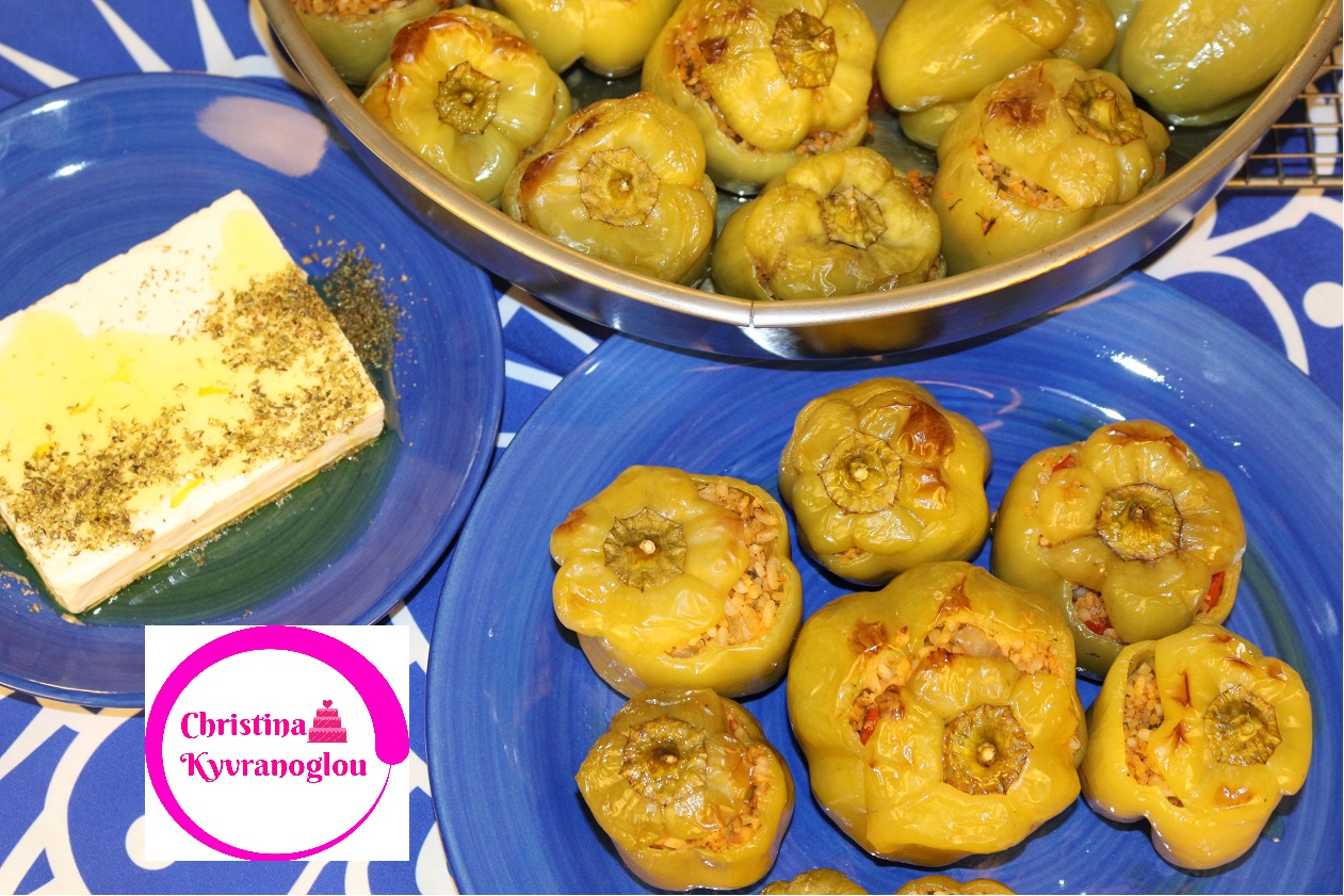 Christina Kyvranoglou: Griechische gefüllte Paprikaschoten vegetarisch Christina Kyvranoglou: Griechische gefüllte Paprikaschoten vegetarisch