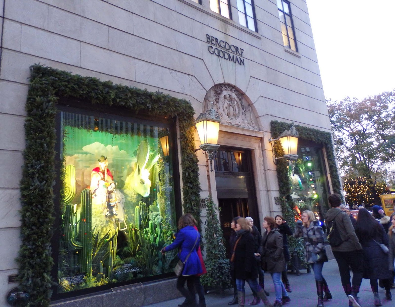Bergdorf Goodman Unveils Holiday Windows – WWD