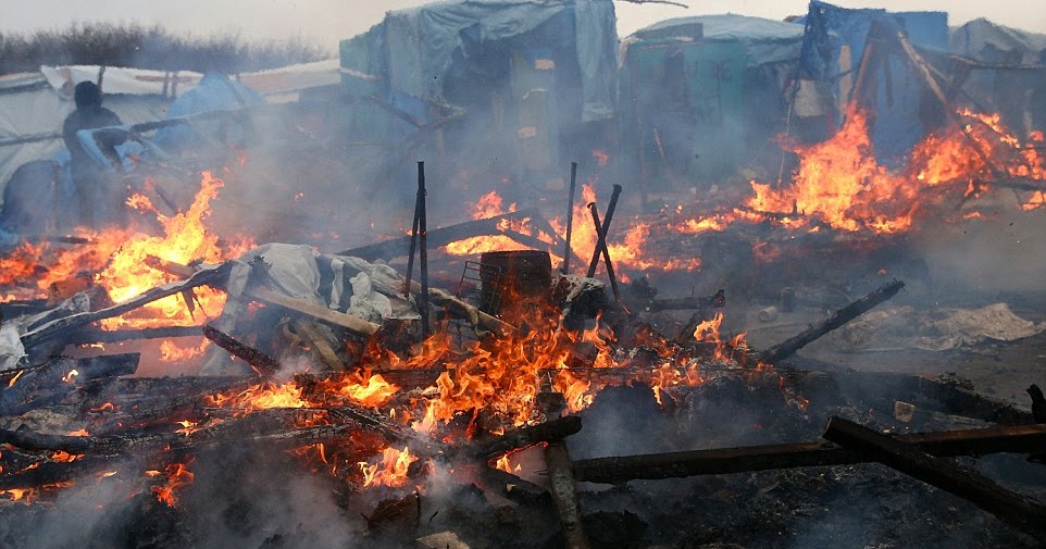 Деревня сонгми вьетнам 1968. Hut burns. Burn hut. Hut burns. Burning hut в этом году я.