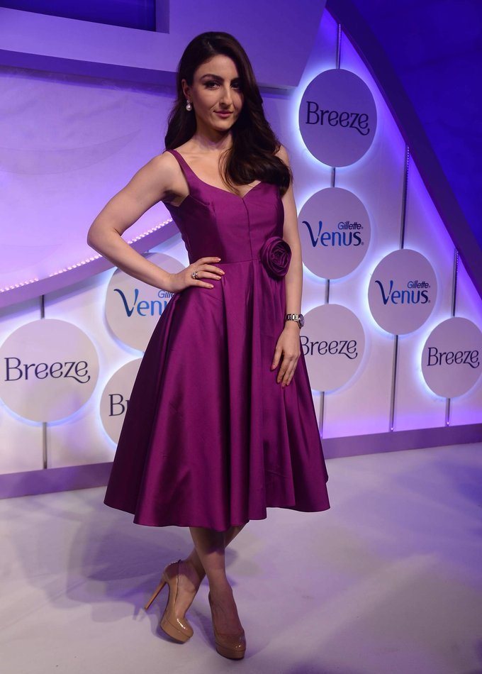 Soha Ali Khan Hot Legs Thigh Stills In Mini Violet Dress
