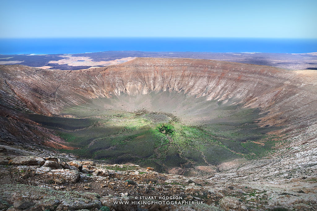caldera blanca walk in lanzarote a holiday hike to an extinct