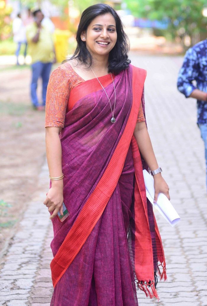 Anna Reshma Rajan, Mallu Aunty in Blue