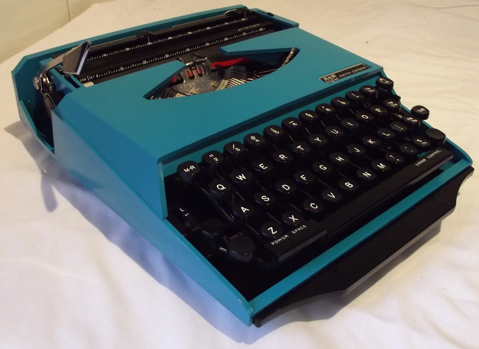 Vintage Smith Corona Karmann Ghia Super G Portable Typewriter (c.1970s –