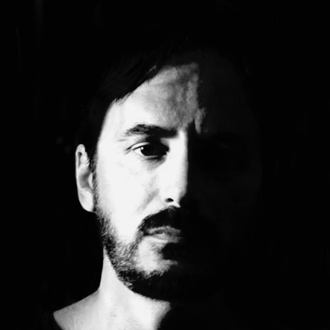 Un faro nella nebbia Il libro del mese "I tre volti di Ecate" di