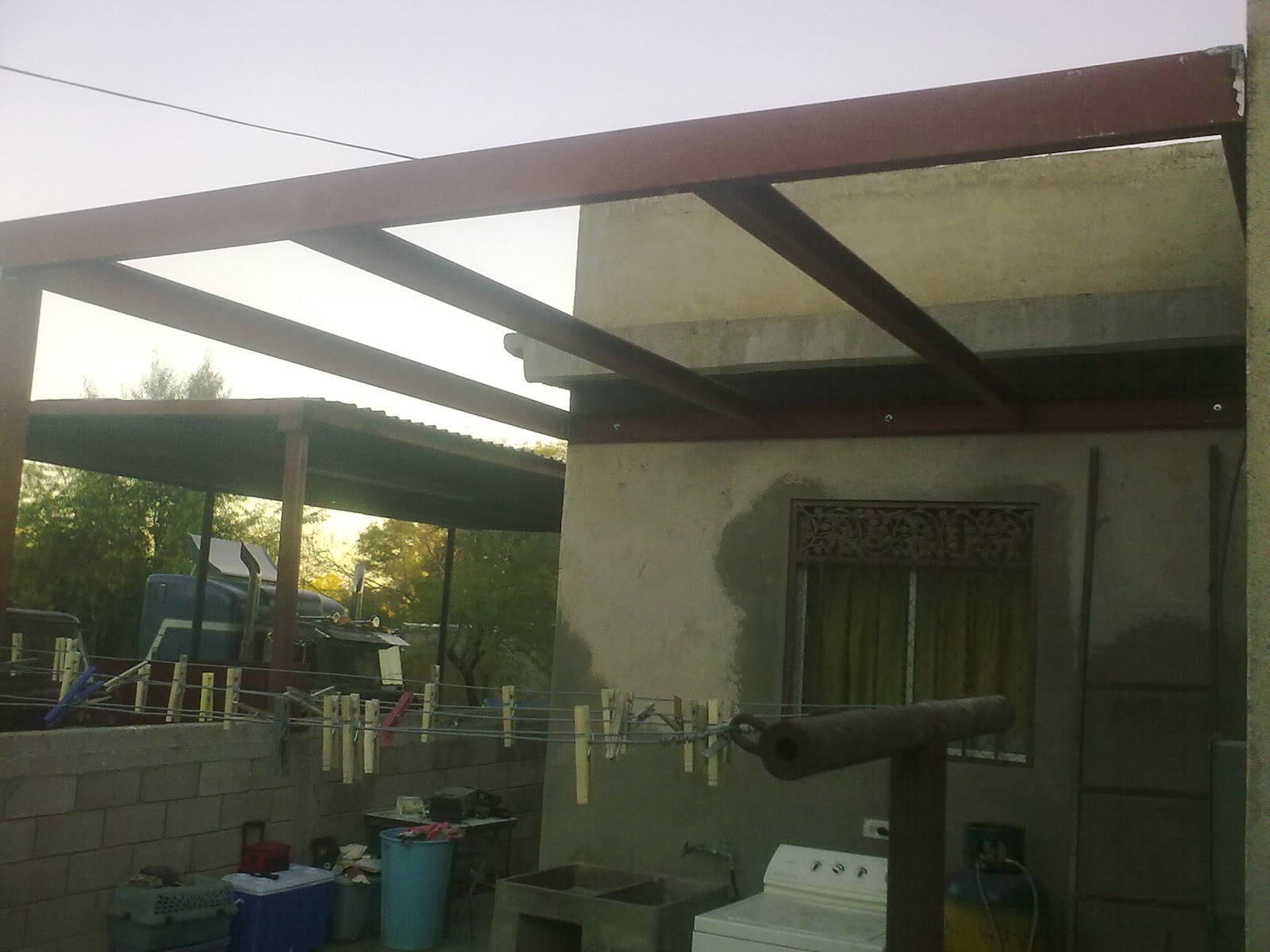 ALVP Multiservicios: Tejaban patio trasero