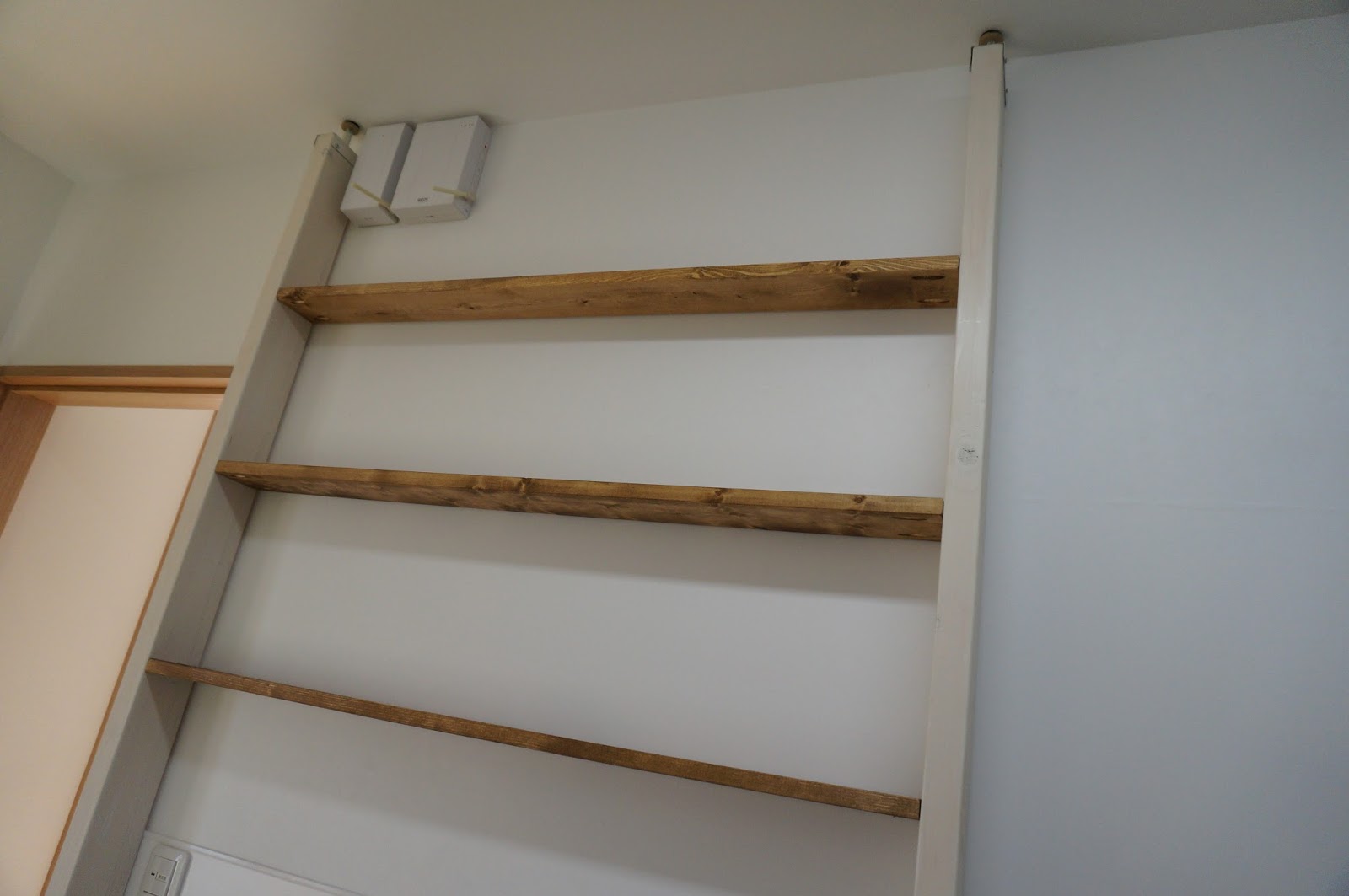 Something Good by DIY ： 手作りのステキな何か DIY用の道具を置く棚を簡単に作ってみました。増築も可能でなかなか良い感じ。