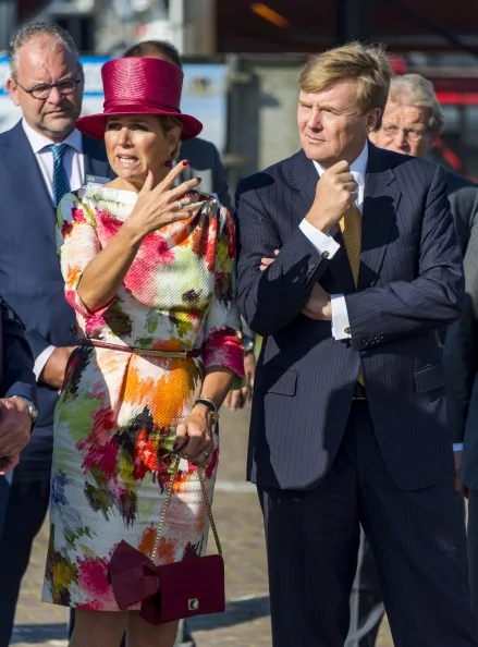 Theme is the visit of The Top works! The visit focus on five economic secrets: agribusiness, maritime & offshore, renewable energy, medical and leisure economy. During the visit the King and Queen pay a visit to Den Oever, Den Helder and Warmerhuizen