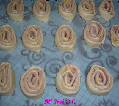 Rollitos+de+hojaldre+con+jam%25C3%25B3n+cocido+y+queso+edam+%25286%2529.JPG