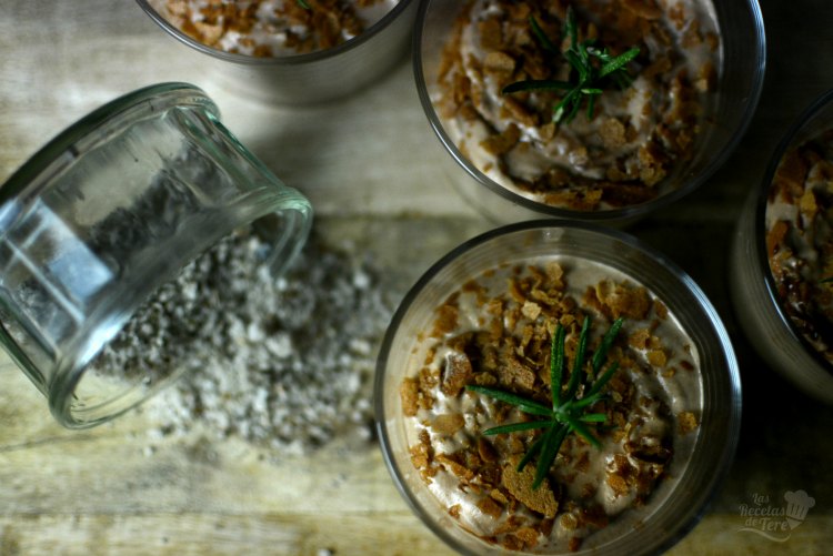 Mousse de chocolate con romero al toque de flor de sal aromática 