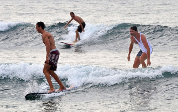 Surfing Tempat Wisata Pantai Balangan Bali Surfing Tempat Wisata Pantai Balangan Bali