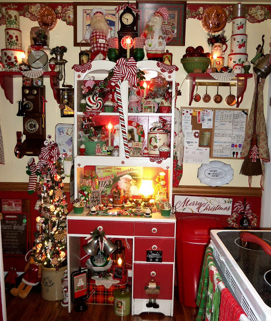 Gingerbread and Candy Christmas Kitchen, Christmas Home Tour, 2018