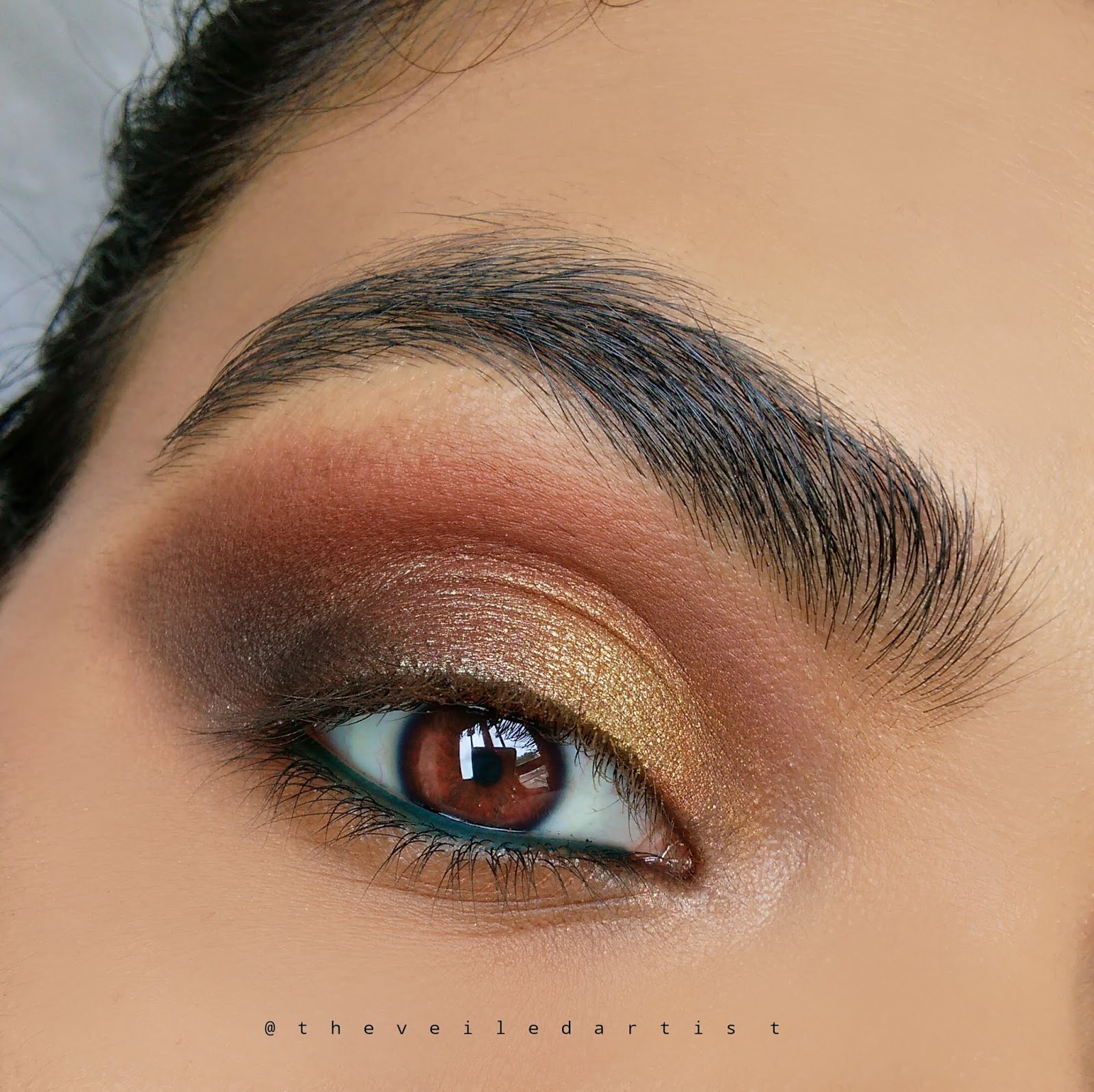 Perfect Yellow Gold Smokey Eyes with a Pop of Teal Step by Step
